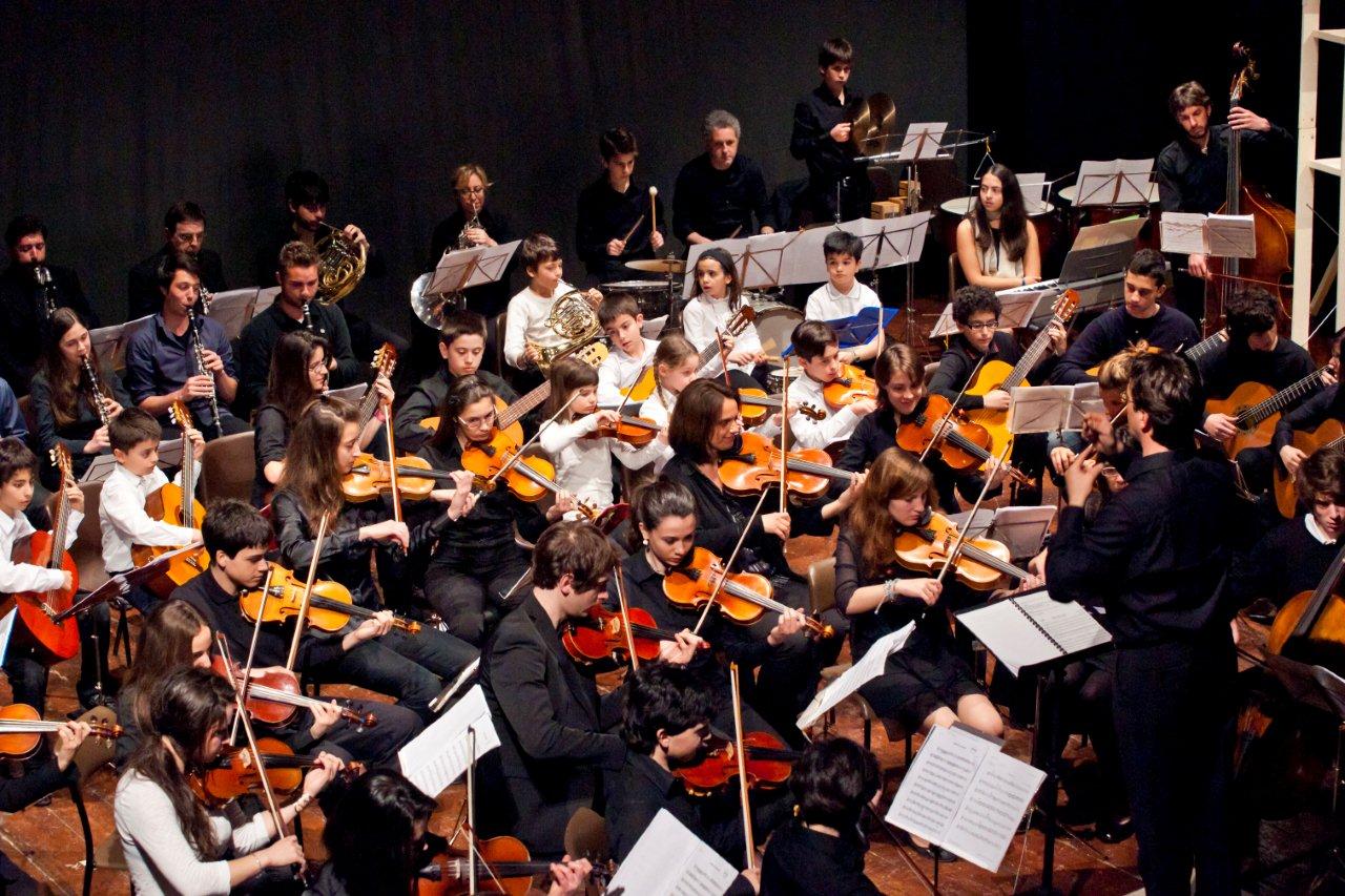 LA SCUOLA DI MUSICA SINFONIA AL TEATRO DI PONTE A MORIANO CON “SU E GIU' PER  LE SCALE”