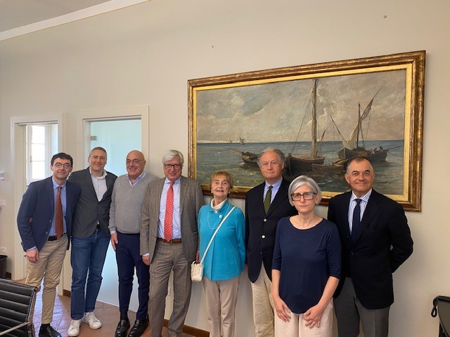 Foto Atto Centro Arti. I Presidenti Bertocchini E Fontana Con I Membri Del Nuovo Cda Paolo Bolpagni Il Notaio Luca Nannini E I Testimoni Presenti Allatto