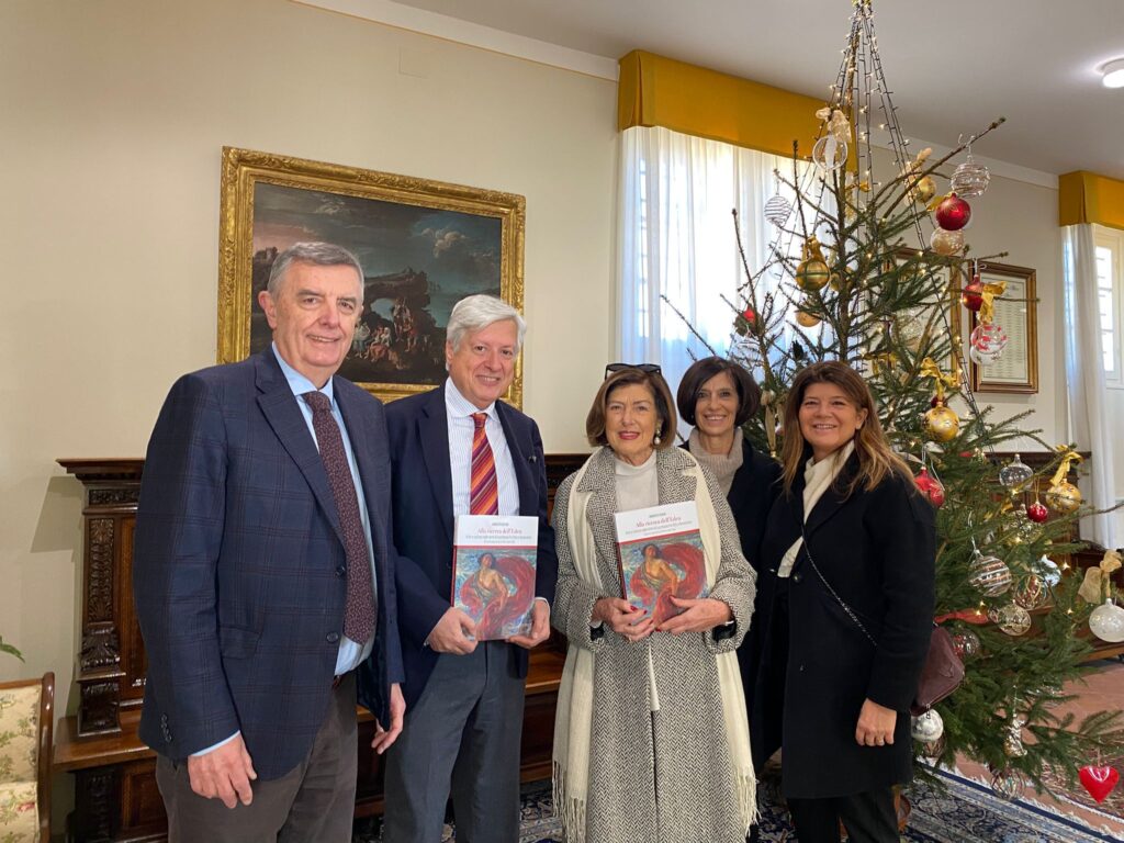 Il Presidente Bertocchini E Il Vice Presidente Domenici Con La Famiglia Del Frate