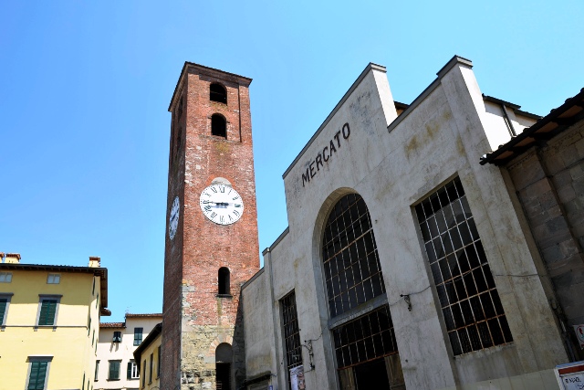 Lucca Mercato Carmine