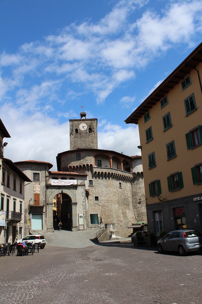 Rocca Ariostesca Castelnuovo   Entrata Del Borgo