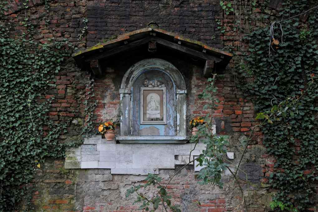 Casa Del Boia Edicola Devozionale 1920x1200