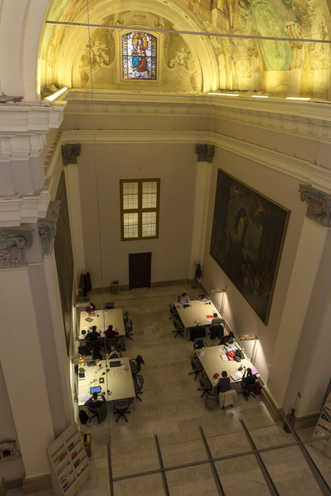 La Biblioteca IMT Nella Chiesa Di San Ponziano 3 683x1024