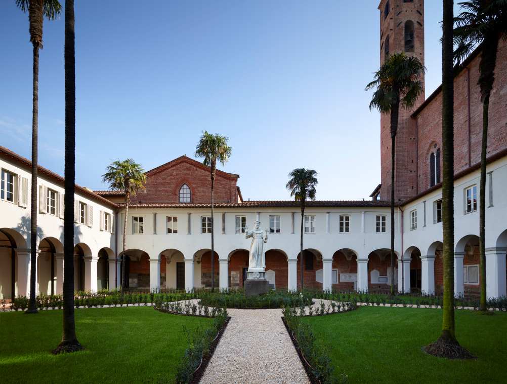 Complesso Di San Francesco La Chiesa E I Chiostri 48