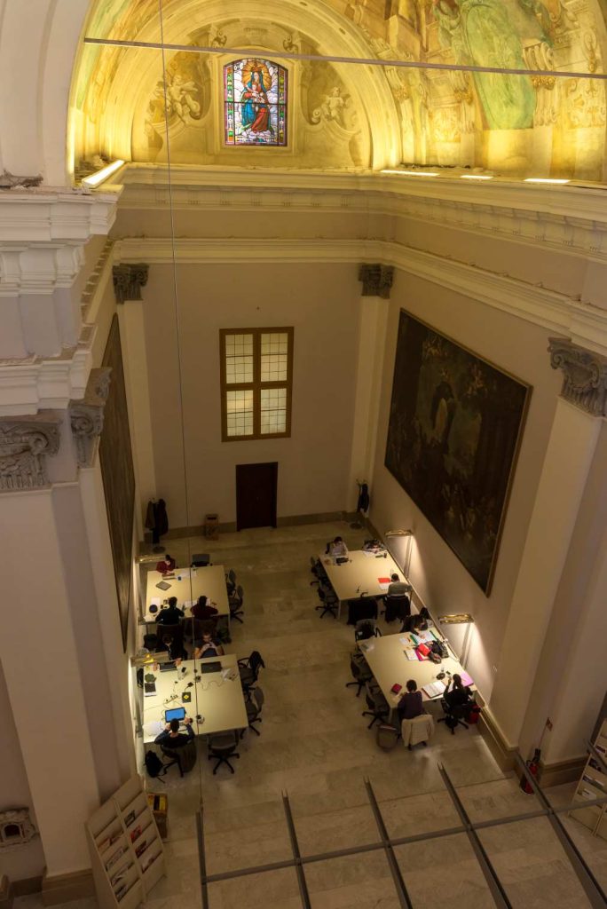 La Biblioteca IMT Nella Chiesa Di San Ponziano 3 684x1024